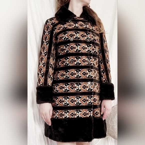 Carpet Tapestry Coat w Faux-Fur Trim In Brown Gold Black - Picture 2 of 4